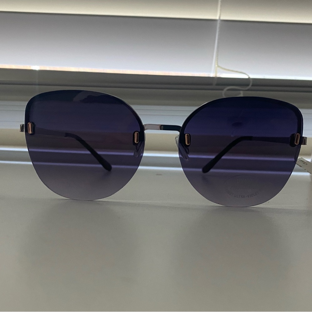 Silver Rimless Smokey Lens Sunglasses - Picture 4 of 4